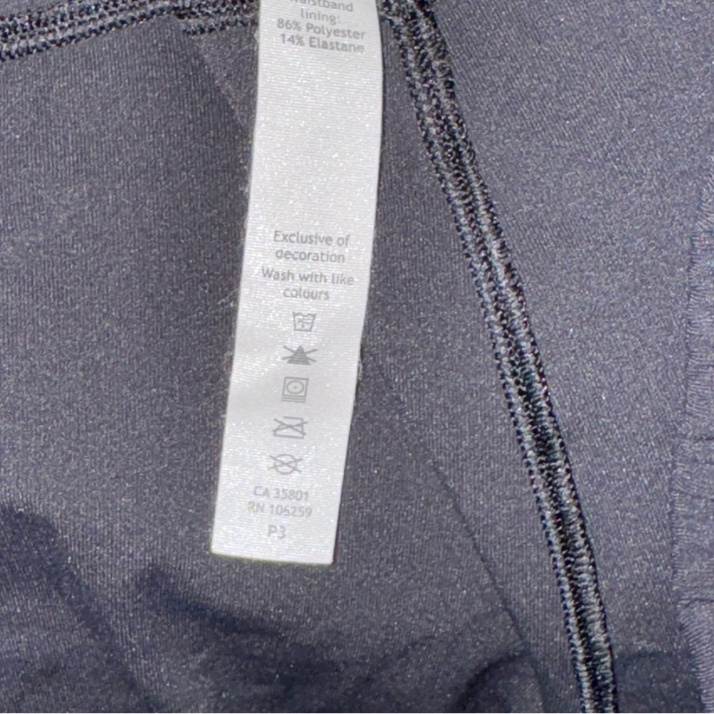 Lululemon On the Fly Shorts Black Size 6 Woven Pull On Pockets - Picture 8 of 9